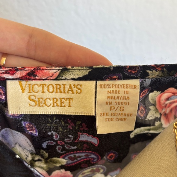 Victorias Secret Floral V-Neck Sleeveless Lace Tunic - Black with Pink Roses - Picture 2 of 5